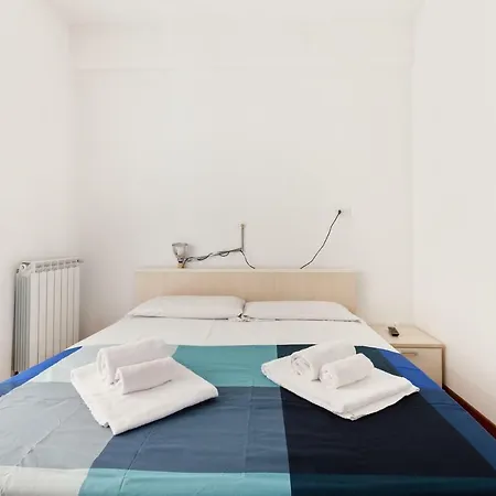 Corsica Huge Terrace Flats アパート